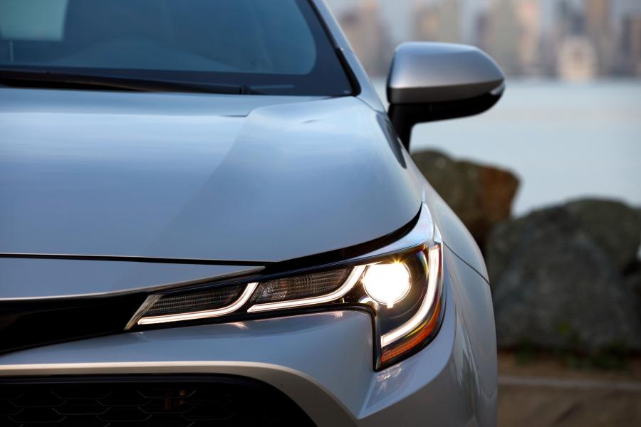 Детали экстерьера Toyota Corolla SE Hatchback 2018 года  (NA) (фото 5 из 30)